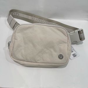 Lululemon, Everywhere Belt Bag 1L, 🎁 Brand New ColourWhite Opal/Raw Linen/White
